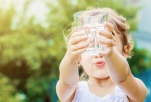 Kinder brauchen gesundes Trinkwasser